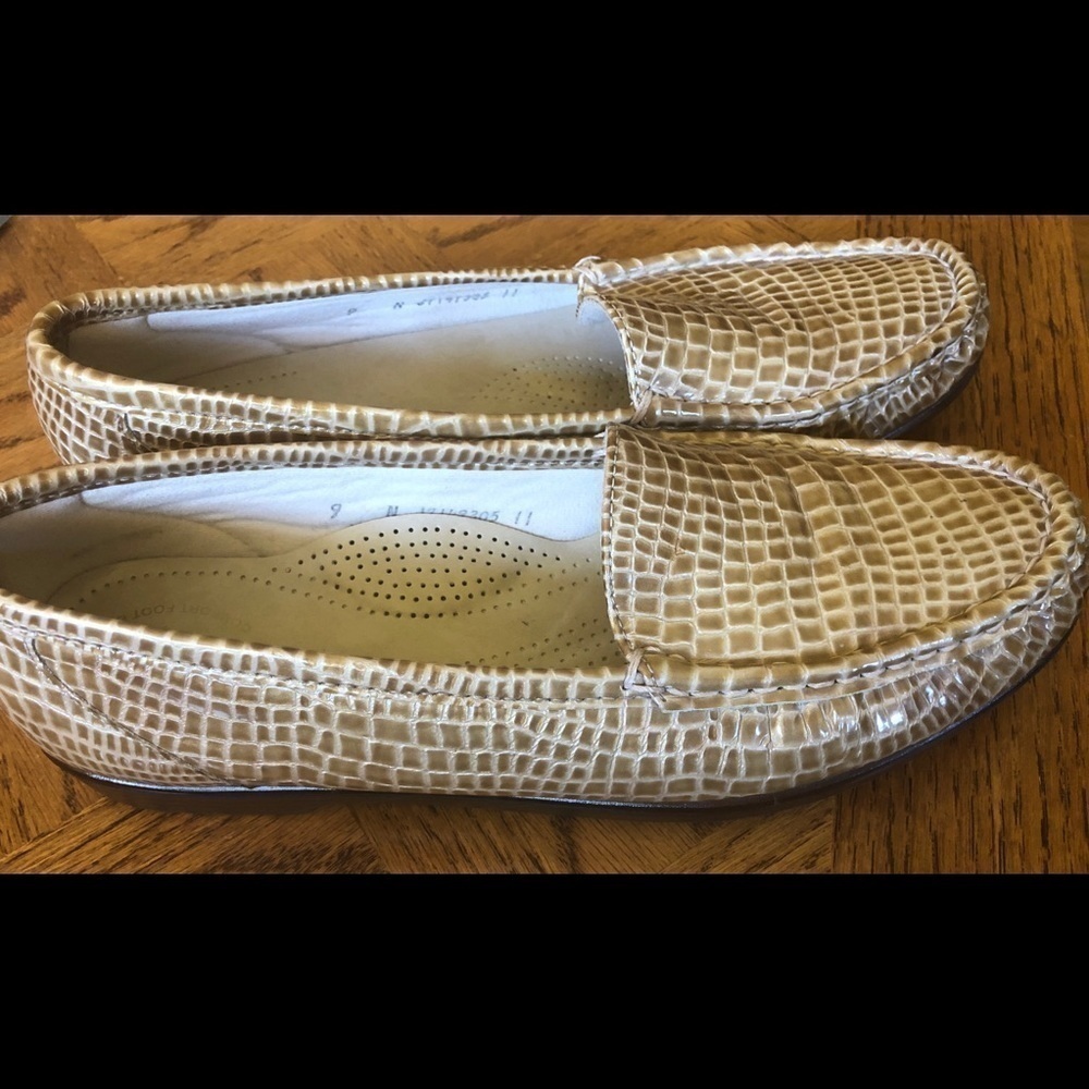 SAS Tripad Comfort Snake Print Loafer Size 9N Classic Comfort Casual Slip On - Picture 4 of 6